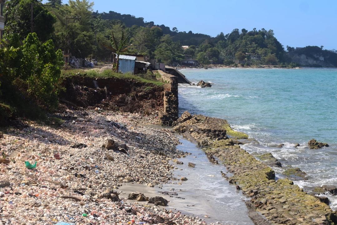 Coastal erosion and sea damage in Dame Marie (photo 2)