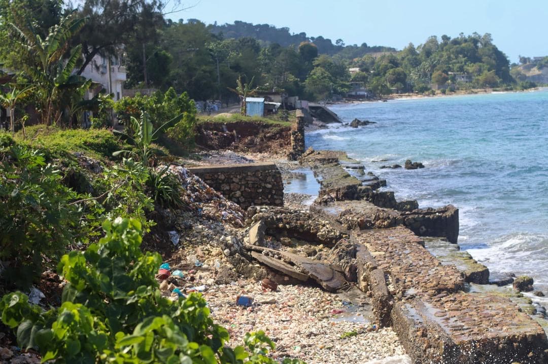 Coastal erosion and sea damage in Dame Marie (photo 28)