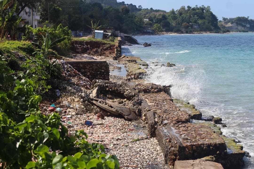 Coastal erosion and sea damage in Dame Marie (photo 44)