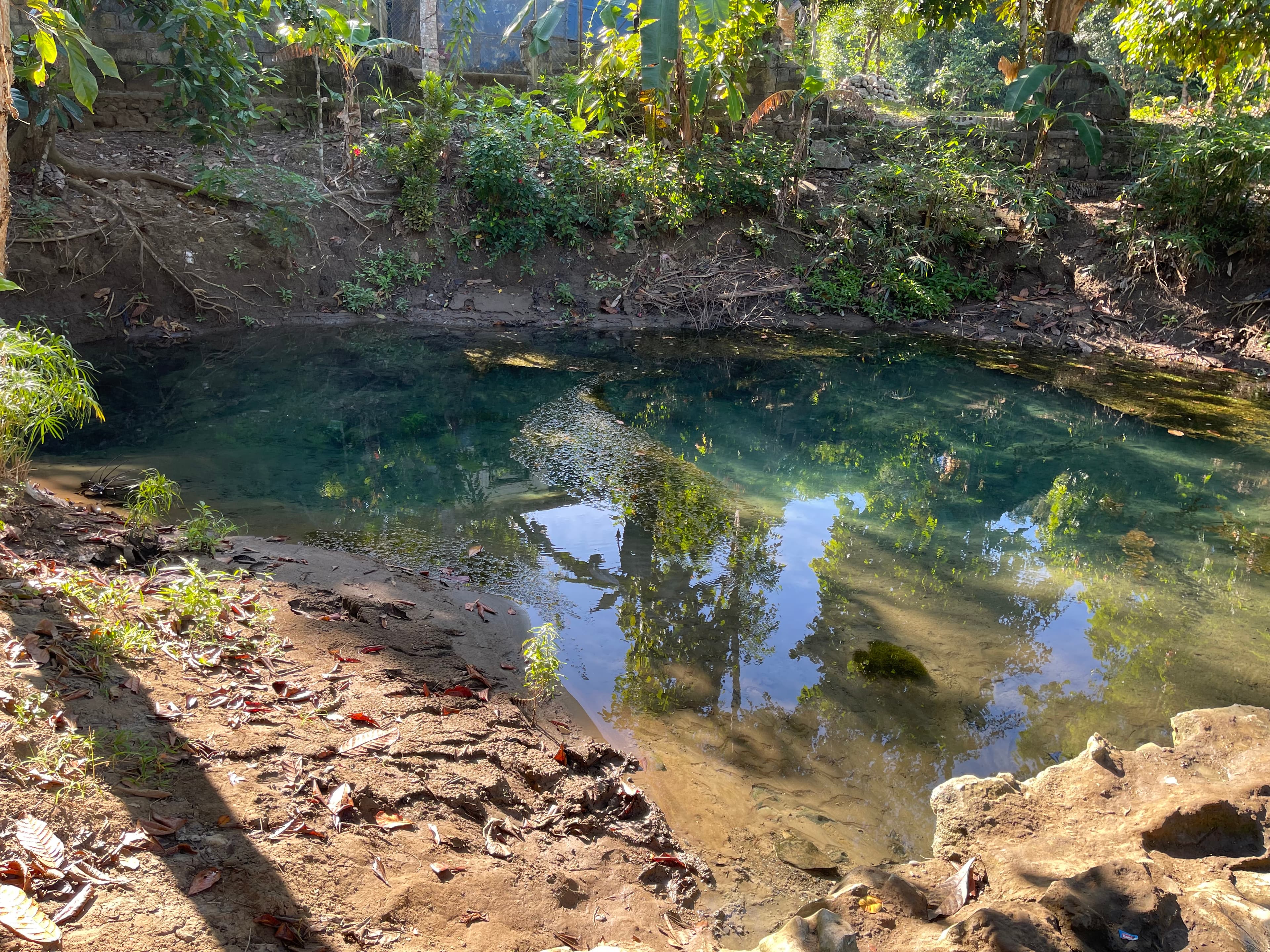 A family fetching water at Nan Bòs, Dame Marie